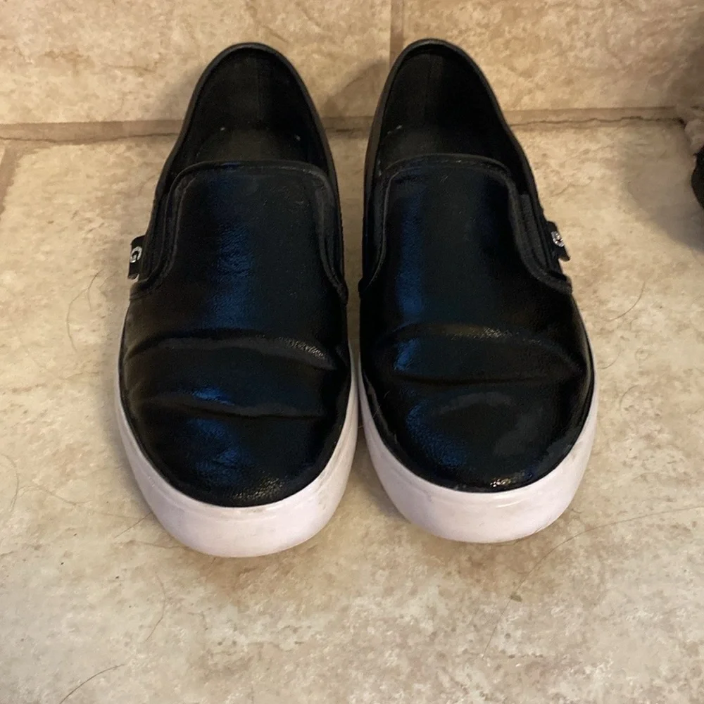 ⭐️GUESS: G By Guess Women’s Leather Low Top Slip On Sneakers Sz 6.5